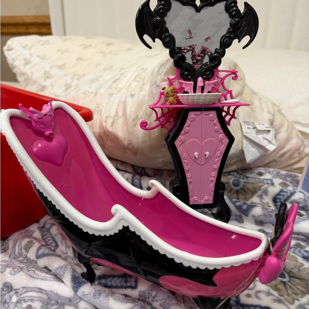 Monster High Draculaura Bathroom Set